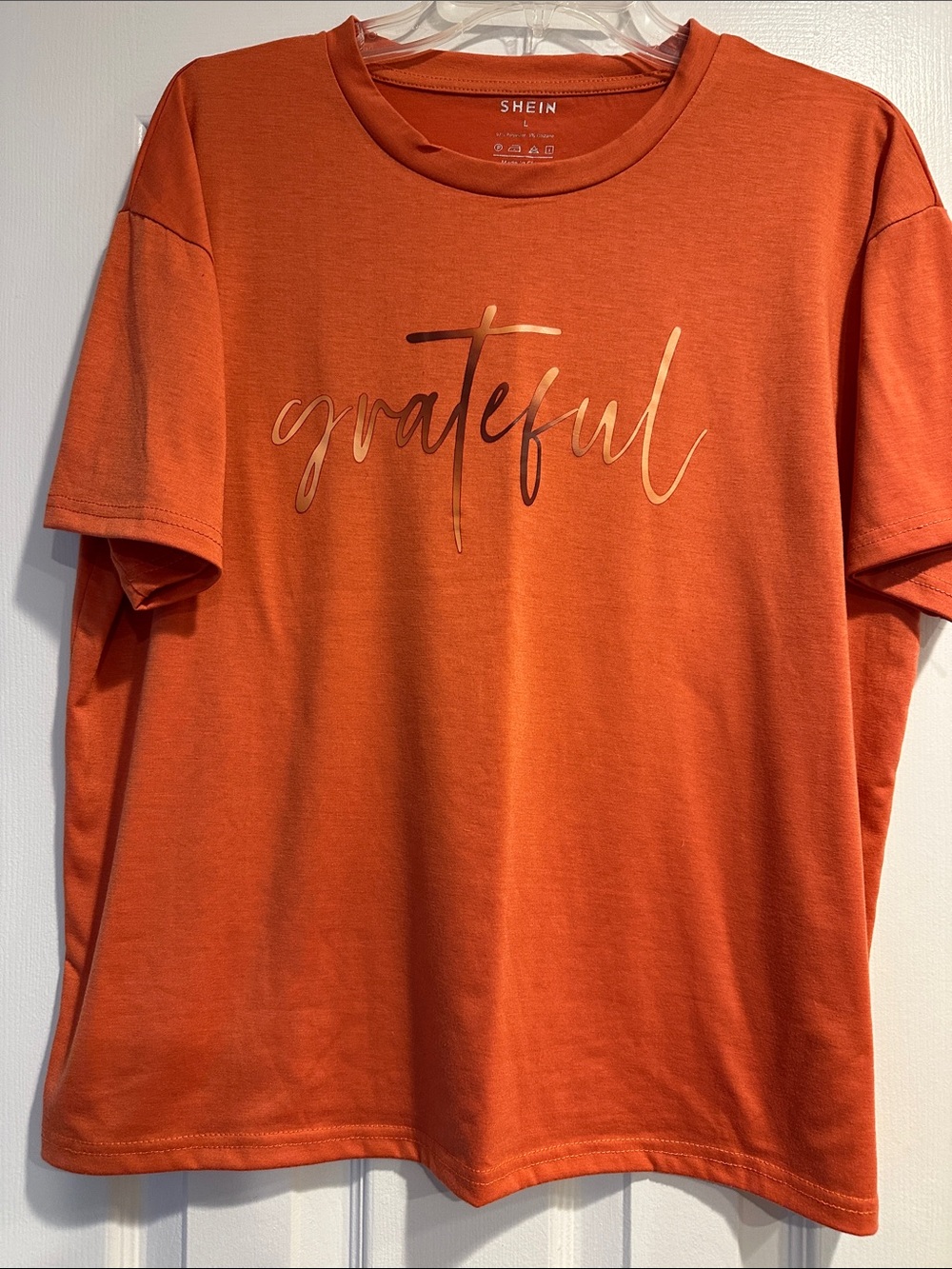 SHEIN Orange Metallic "Grateful" Script Tee